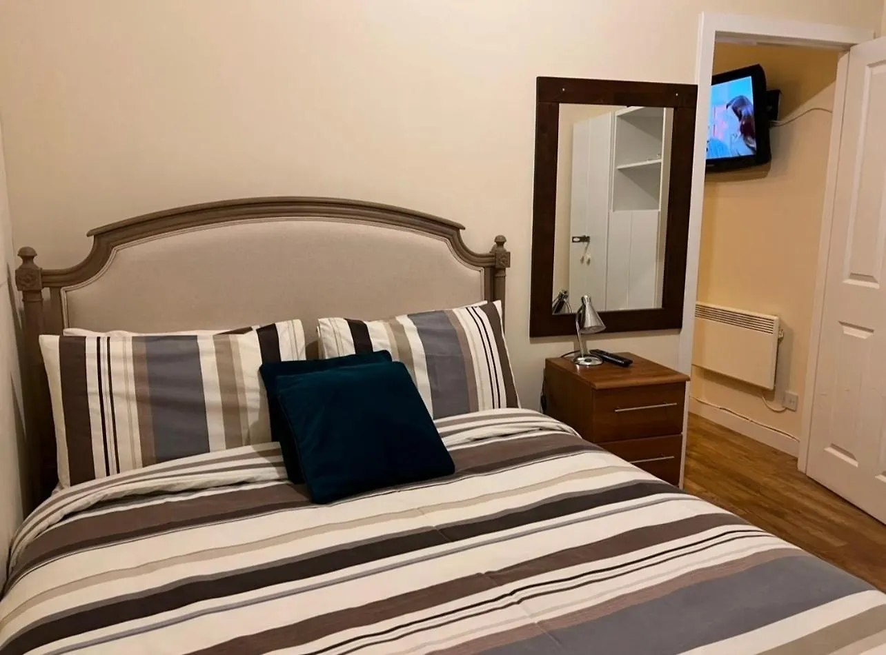 Two Bedrooms Well Equipped Flat-No Party Aberdeen