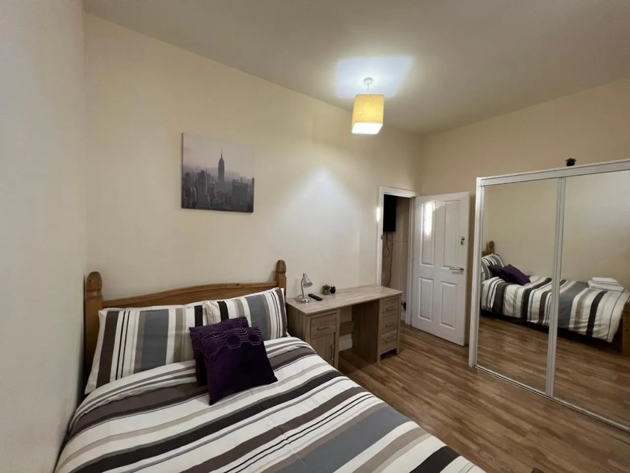 Two Bedrooms Well Equipped Flat-No Party Aberdeen Oda ve Kahvaltı